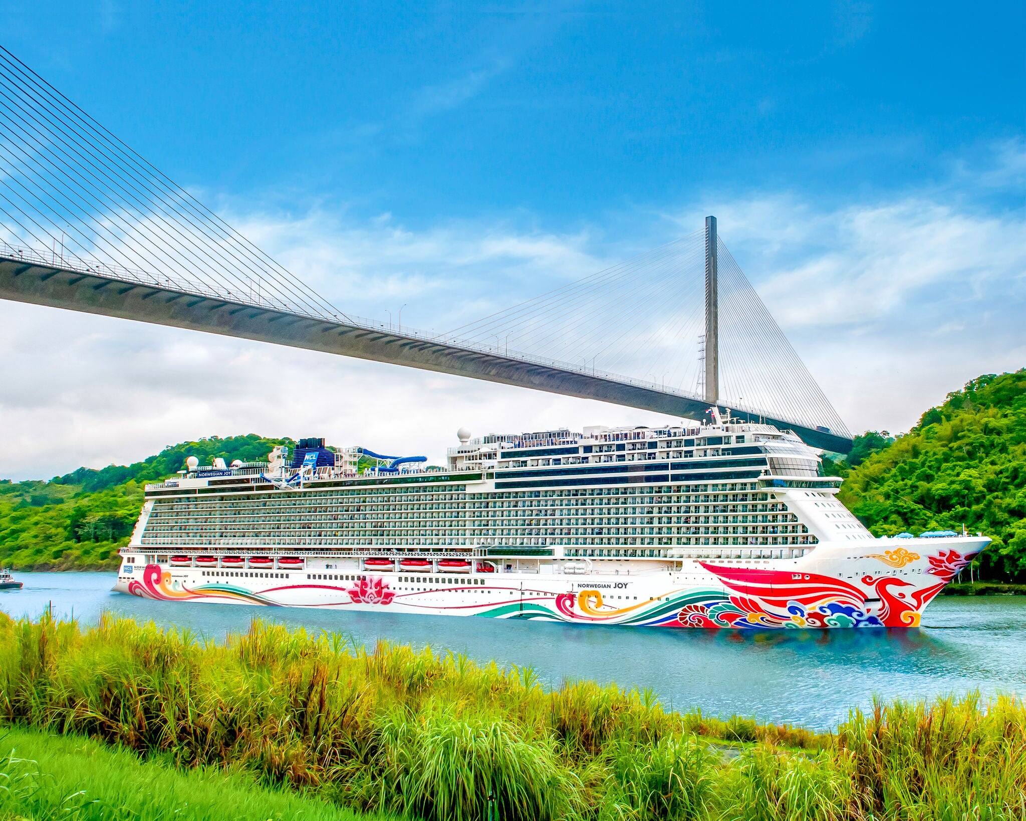 Alaska-Cruise-Couple-Drink