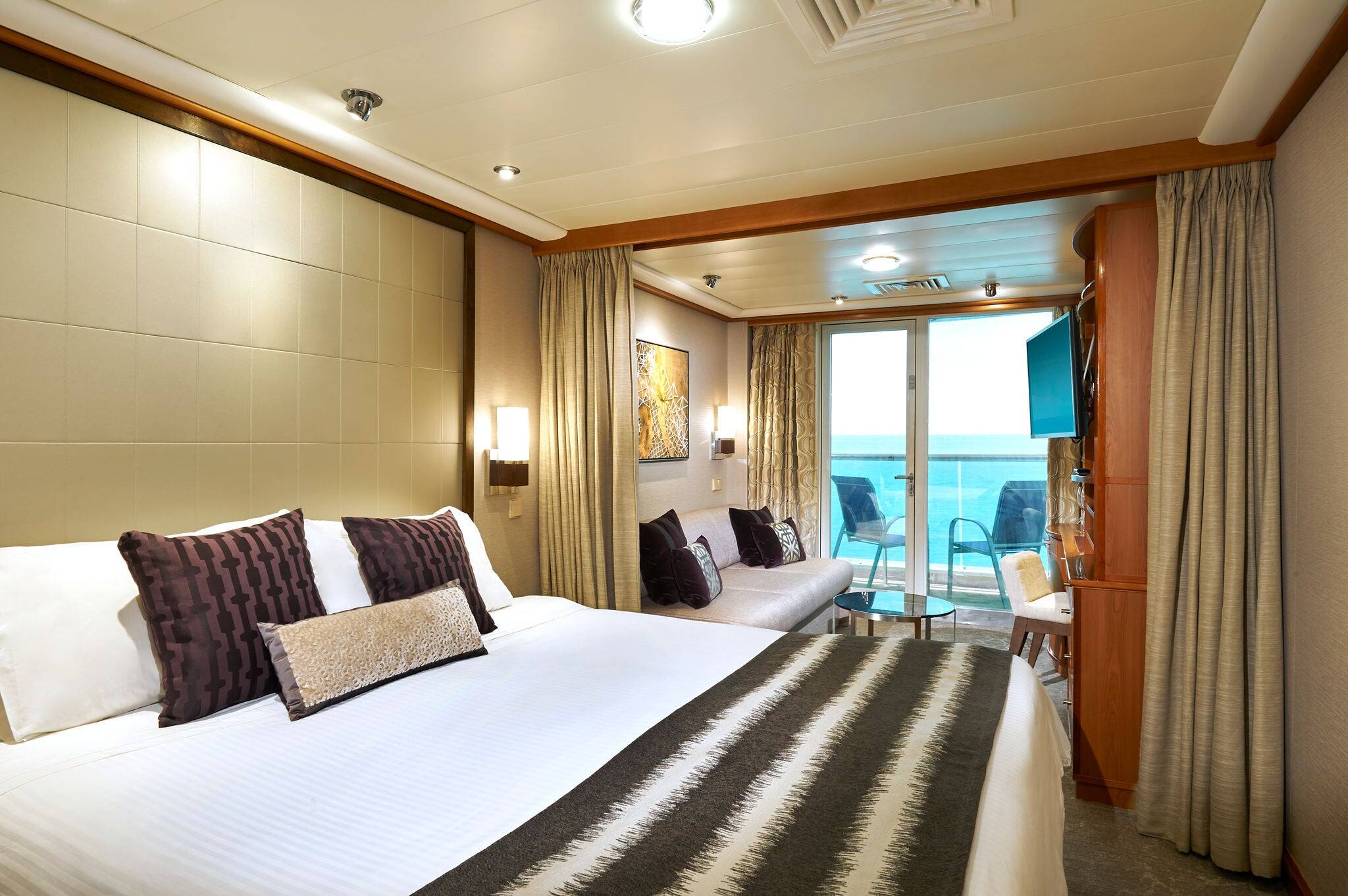 NCL Sun Stateroom Club Balcony Suite