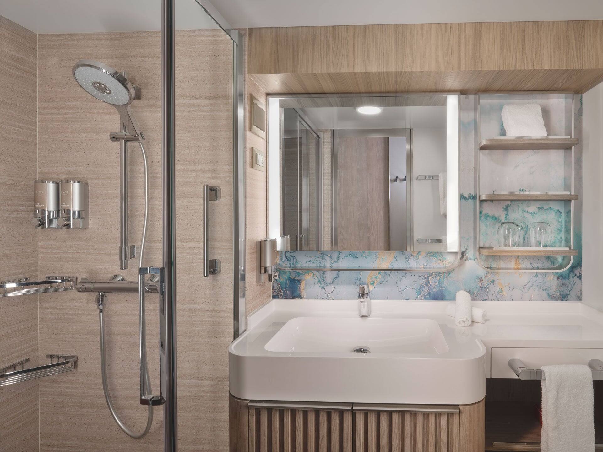 Family Oceanview bathroom, Norwegian Prima