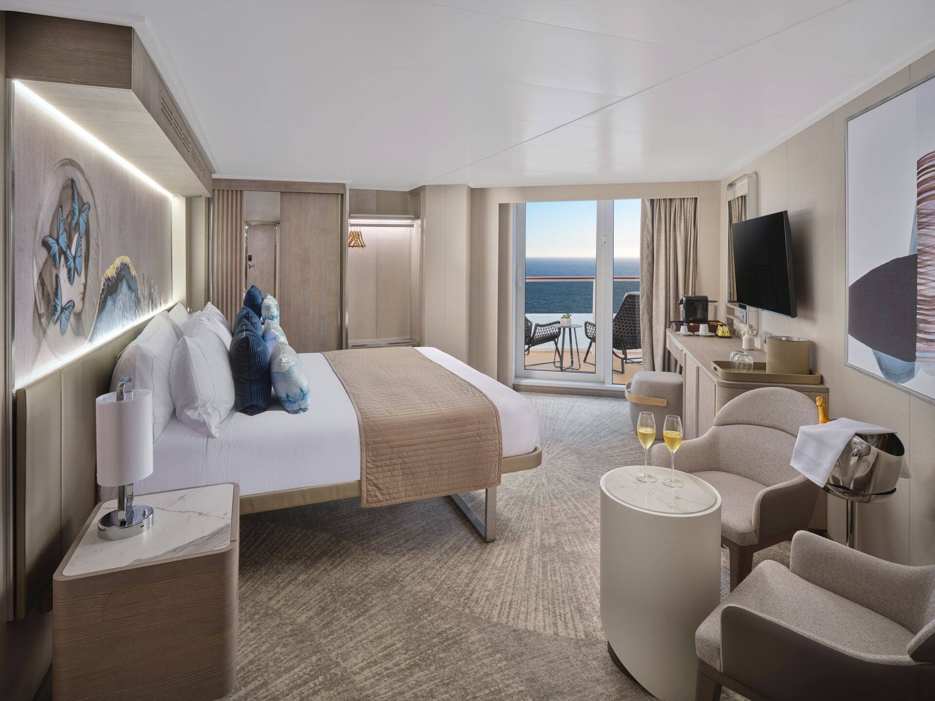 Deluxe Owner's Suite with Large Balcony, Pride of America