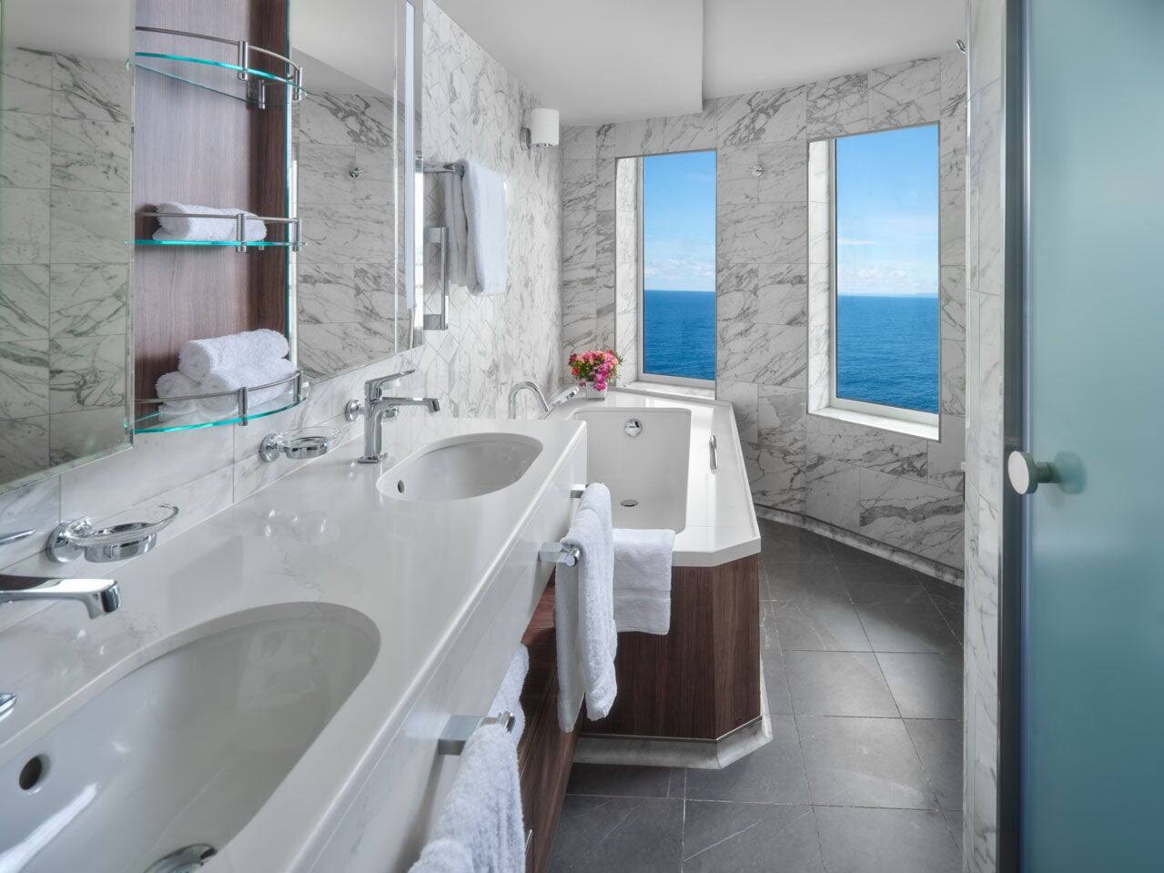 Aft-Facing Owner's Suite with Master Bedroom & Balcony, Norwegian Spirit