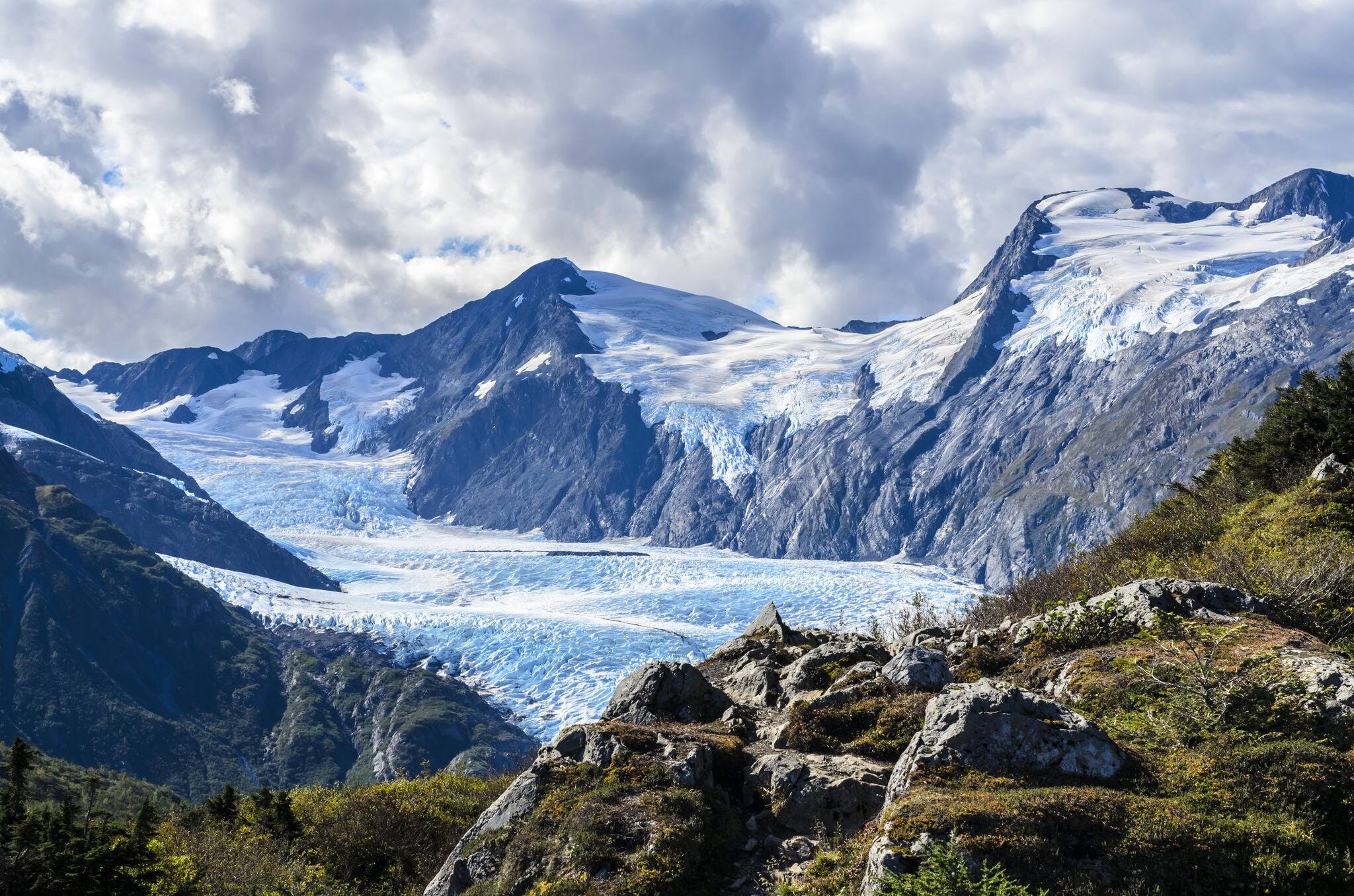 Las montañas y el príncipe William suenan a fines de julio de 2019 en el centro sur de Alaska
