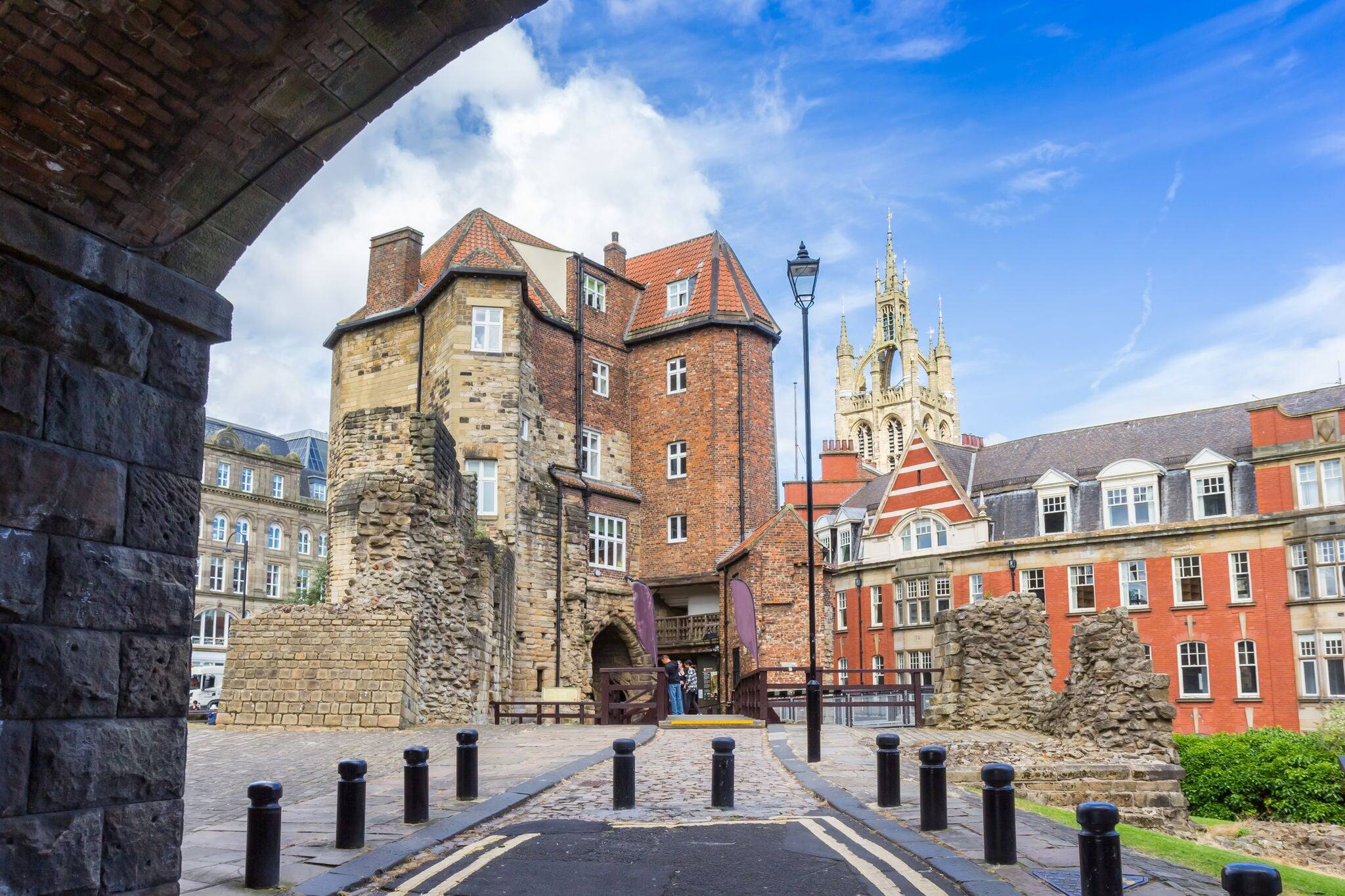 Cobblestoned street leading to the castle of Newcastle upon Tyne, England