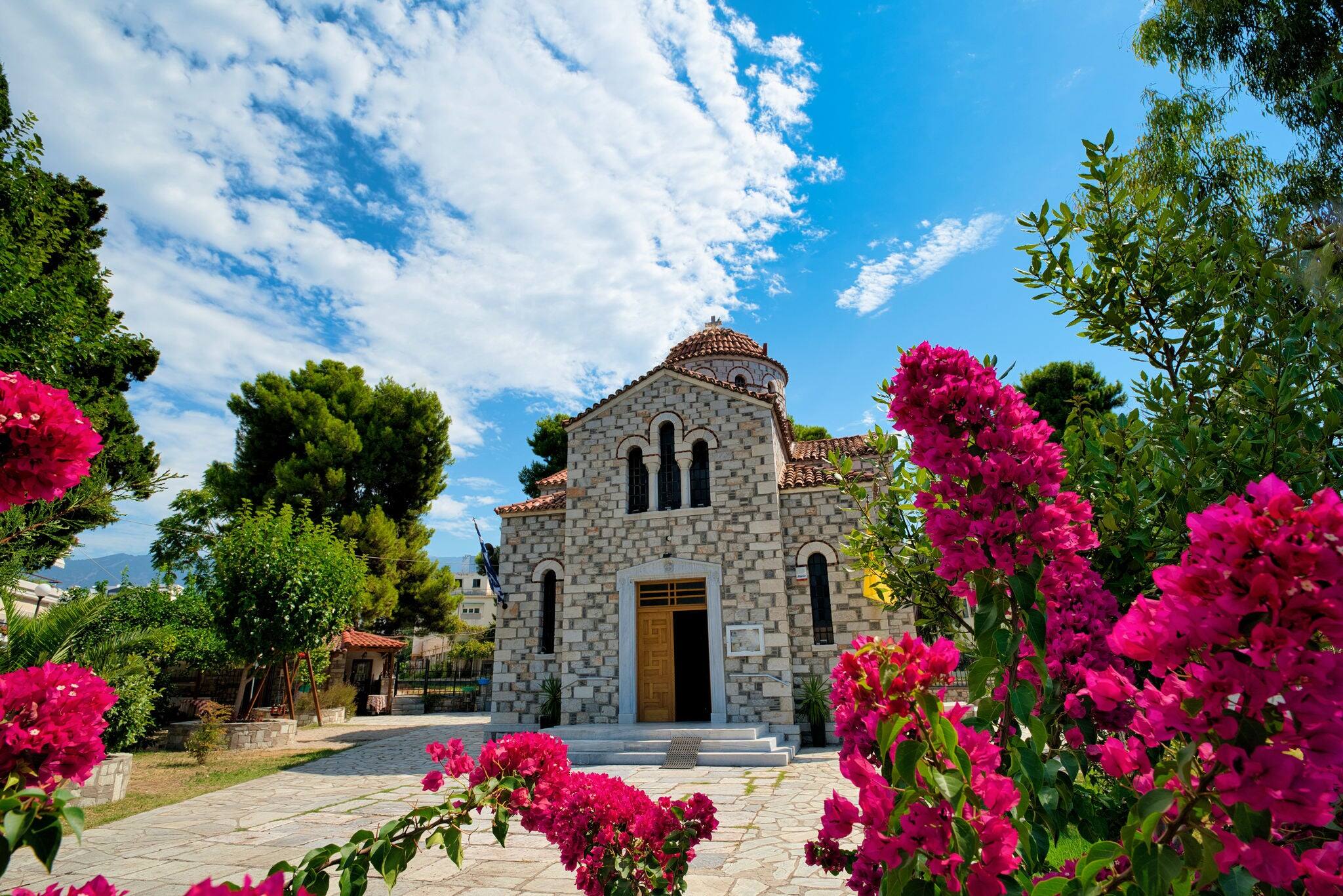 Volos is a large, modern city, situated in one of the most beautiful locations in Greece. The city of Volos overlooks the Pagasitikos Gulf