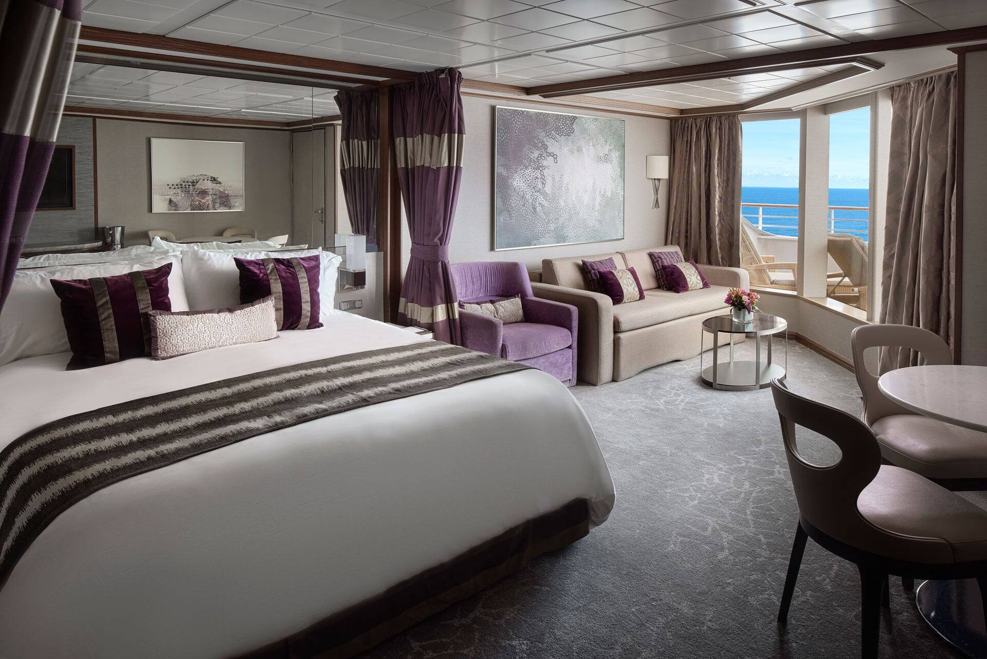 Forward Facing Deluxe Penthouse with Large Balcony, Norwegian Jewel